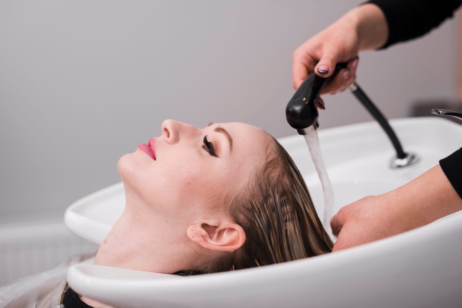 blonde-girl-getting-her-hair-washed